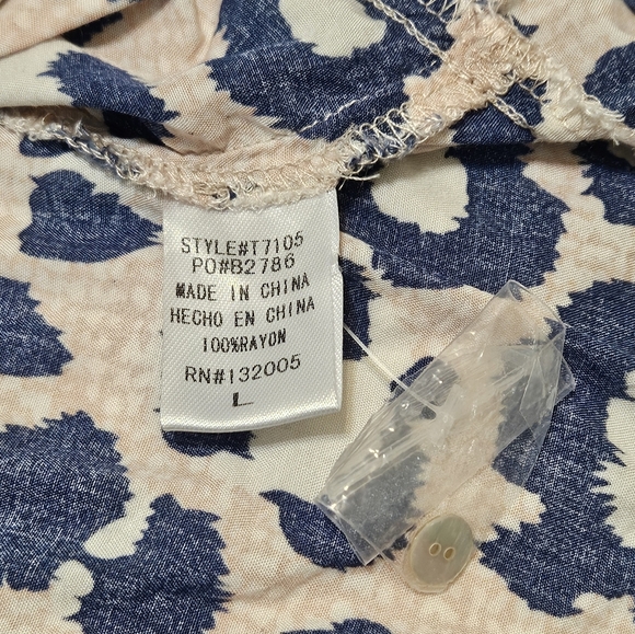 Entro Womens Button-Up Tunic Top NWOT Adjustable Sleeve Lightweight Pink Blue L - Picture 14 of 14